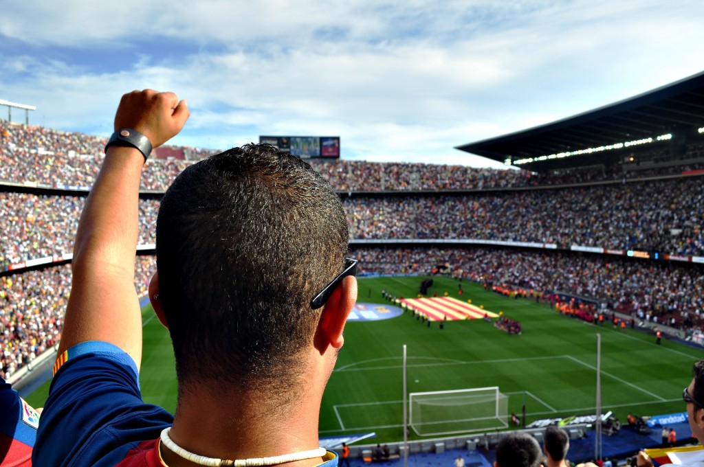 audience-barcelona-cheering-54308